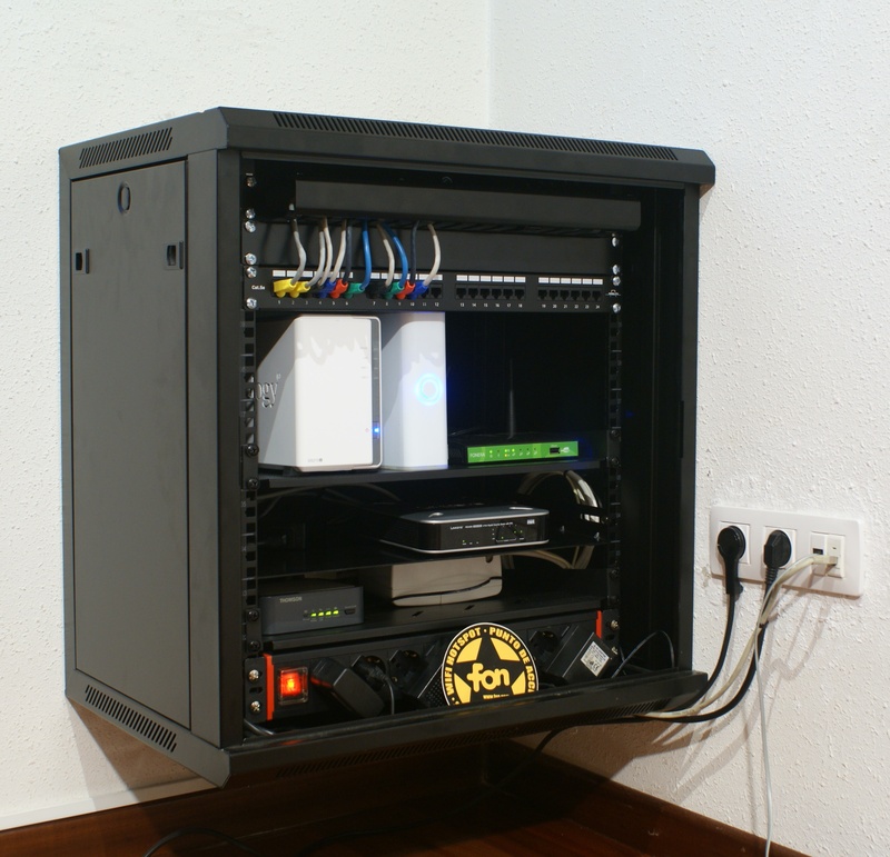 close-up, hard drive, cable, router, indoors, day, equipment, electrical equipment, communication, still life, 2K, computer, telephone, connection, no people