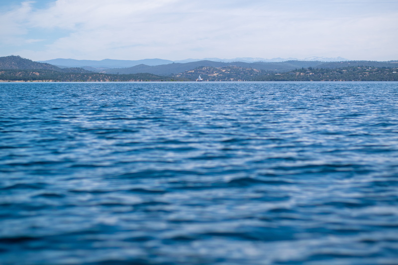 tranquil scene, blue, idyllic, water, mountain range, beauty in nature, 5K, trees, folsom lake, rippled, northern california, day, mountains, waterfront