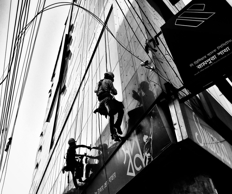 transportation, leisure activity, 1080P, low angle view, street, urban, rope, road, built structure, people, real people, mode of transportation, urban Scene