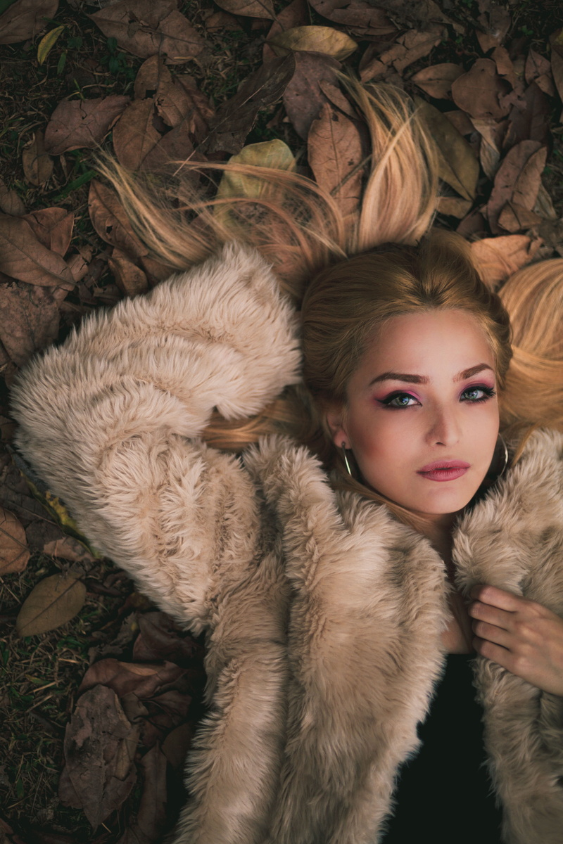 looking, leisure activity, gorgeous, front view, warm clothing, indoors, faux, beauty, style, lying, lifestyles, wear, ground, looking at camera, lady