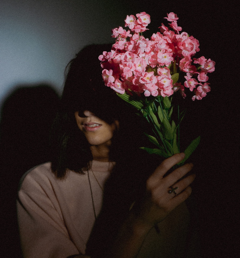 faux, holding, bouquet, females, cheerful, single Flower, sunlight, happiness, modern, young Women, beyonce, flower, freshness, vogue, fashion, woman, smiling