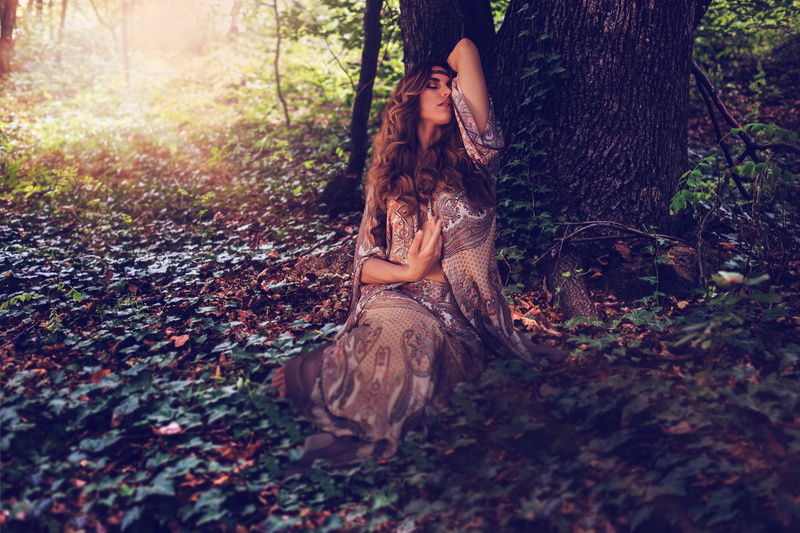 human body part, plant, grass, hair, nature, beauty, leaning, women, young adult, daytime, woman, sitting, leaves, plants, beautiful woman, trunk, wavy hair