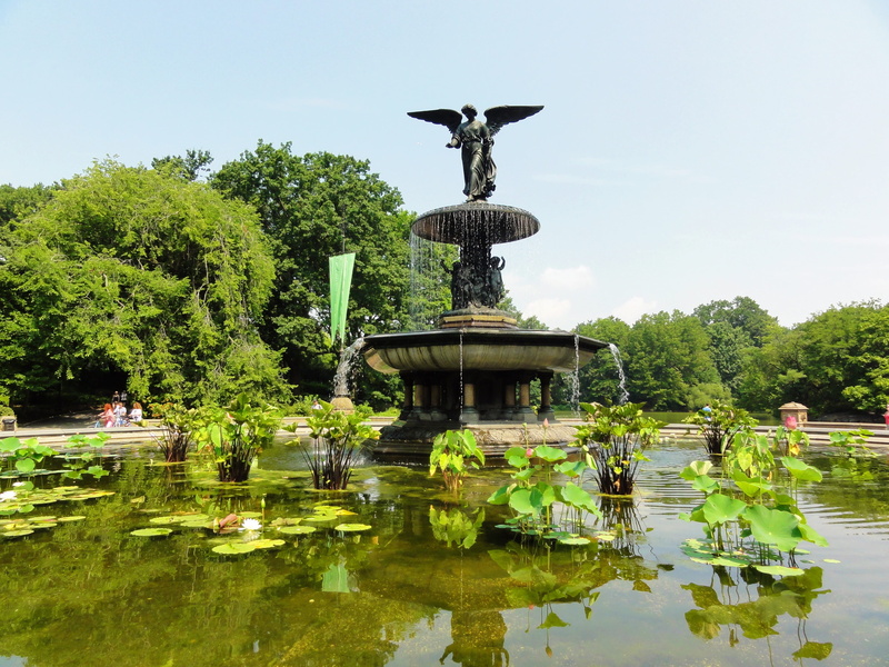 day, park - Man Made Space, architecture, art and craft, green Color, statue, lake, plant, fountain, built structure, tree, pond, incidental people, Park