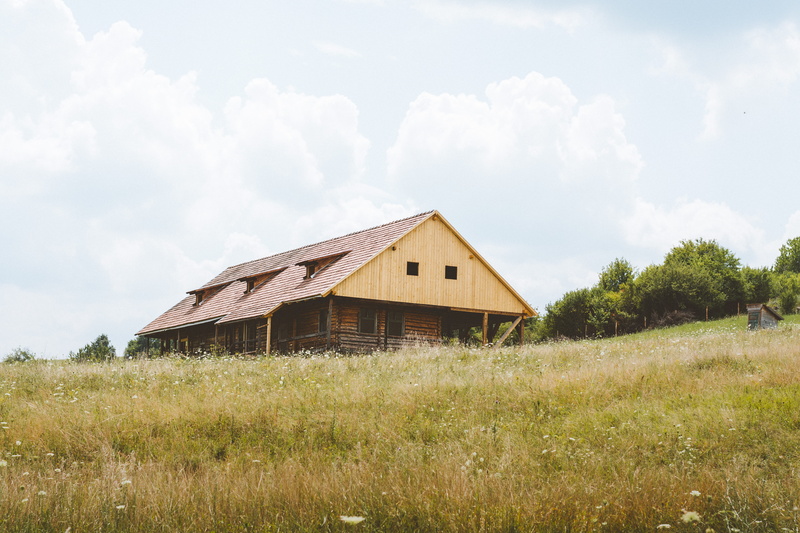 outdoors, grassland, grass, beige, landscape, summer, brow, europe, countryside, nature, sky, farm, cabin, day, building, 5K, rural, hut, building exterior