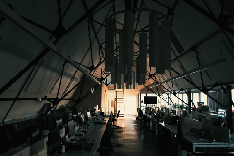 mode of transportation, 2K, room, ceiling, wall, monitor, office, indoor, shadow, men, macbook, beside, table, computer, dark, day, laptop, mac, screen