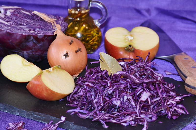 vegetarian food, apples, braising, vegetable, food and drink, violet, close-up, kohl, spices, wellbeing, high angle view, ruebkohl, still life, apple, blue