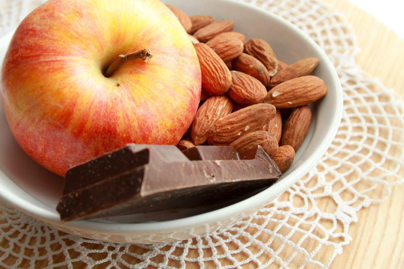 food, dessert, kitchen, goodness, ripe, edible, food and drink, eat, close-up, plate, fruit, appetite, studio shot, sweet, ceramic, white, meal, still life