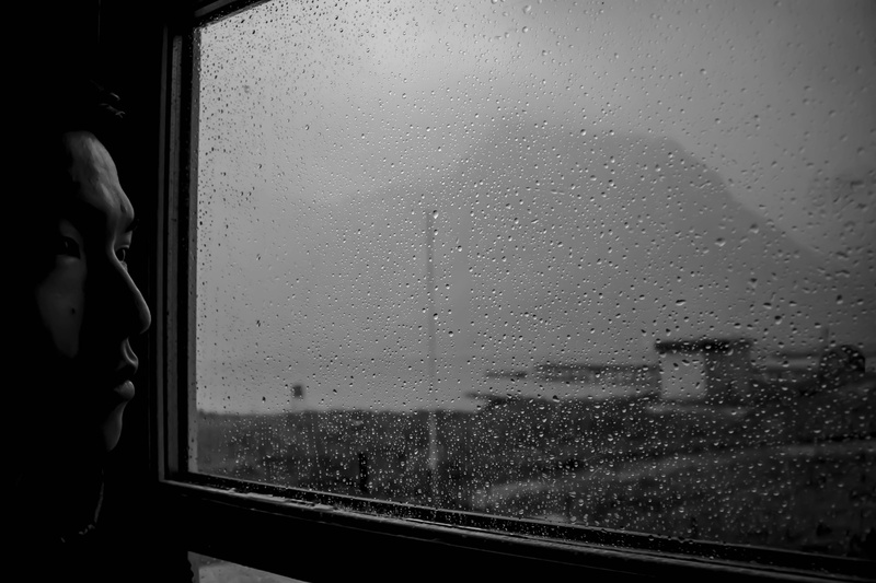 glass, rainy season, art, grey, contemplation, smoke, travel, 4K, vehicle interior, man, wet, mode of transportation, water, real people, indoors, sadness