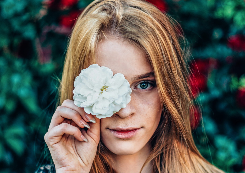 green eye, beauty in nature, blond hair, flowering plant, woman, wearing, nature, young, imperfections, petaled, portrait, outdoors, blonde, beauty, adult