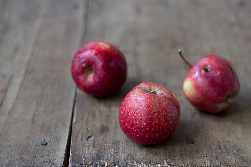 red apple, food, organic, summer, vegetarian, food and drink, apple - fruit, red, harvest, close-up, healthy lifestyle, freshness, ripe, vegan, group of objects
