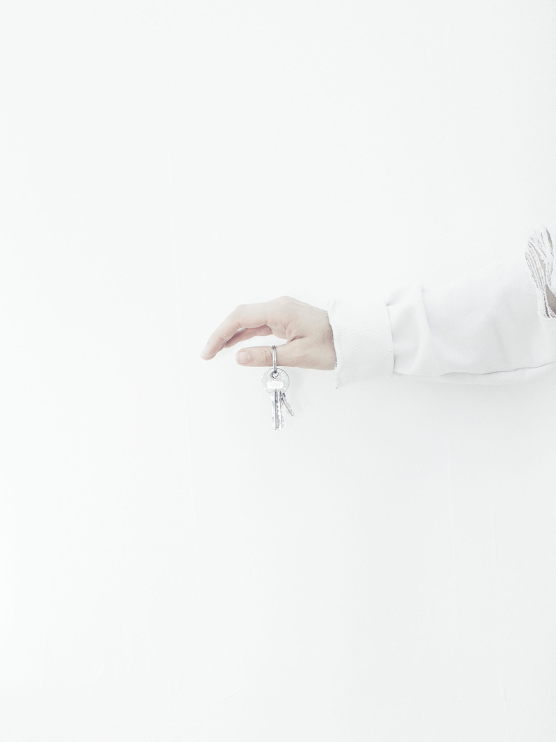 key Ring, beginning, backgrounds, moving, real Estate Agent, appartement, human Hand, home Ownership, minimal, 2K, mansion, giving, men, house, white