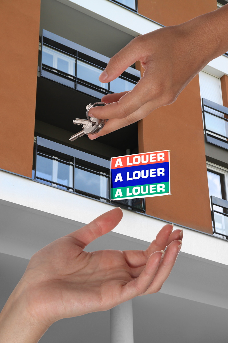 human body part, key, s, real people, person, adults only, finger, leisure activity, human hand, built structure, 4K, Renter, giving, Sale, rent, business