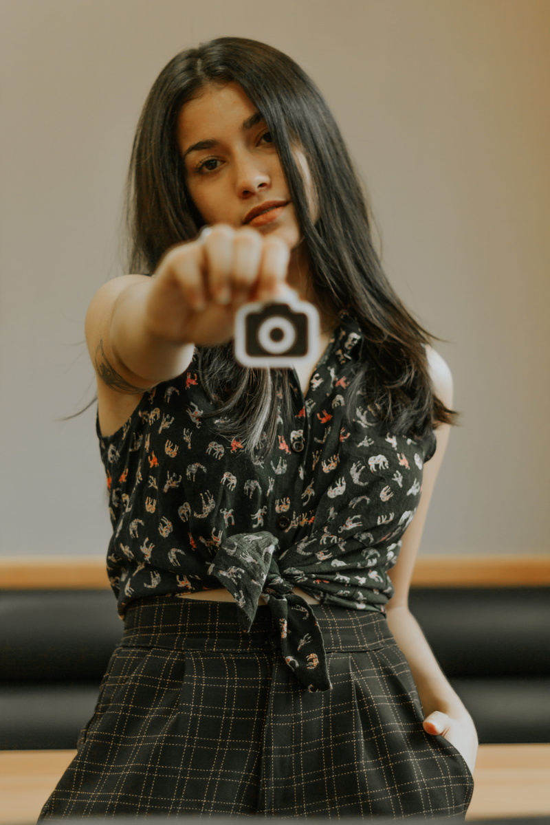 young women, real people, hair, front view, leisure activity, camera, lifestyles, drinking, portrait, holding, hand, right, hairstyle, standing, looking at camera