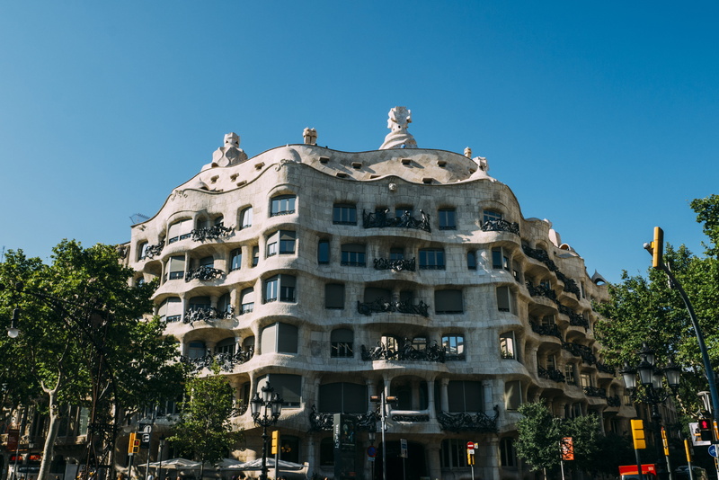 architecture, building, casa milà, 4K, la pedrera, luxury, catalonia, antoni gaudí, outdoors, history, plant, travel destinations, ornate, archetecture