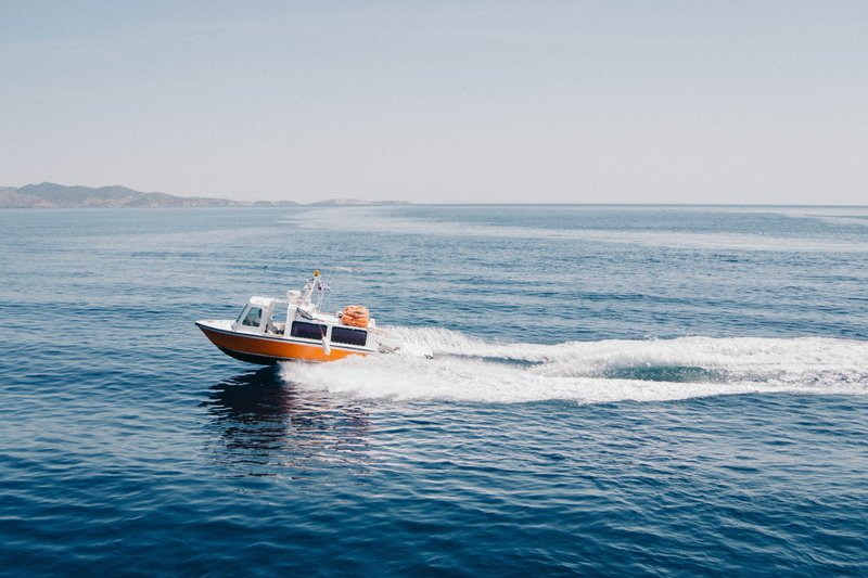 horizon, passenger craft, sailing, tourism, 5K, sky, sailboat, boat, nautical Vessel, travel, holiday, white, outdoor, waves, horizon over water, wave