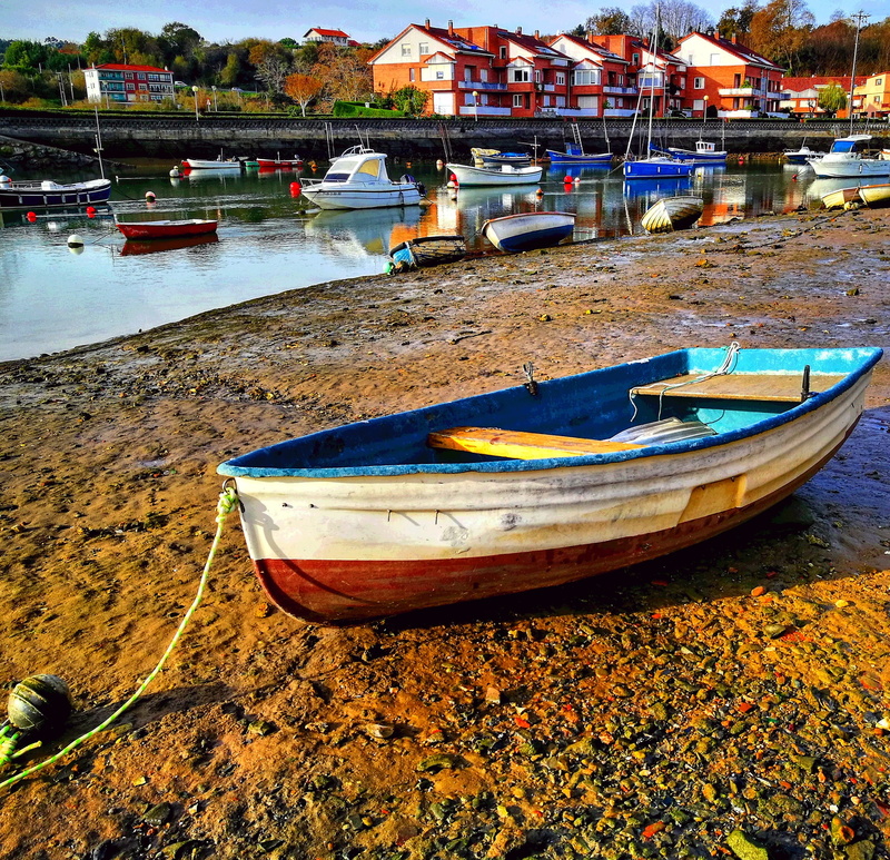 no people, fishing boat, rowboat, nature, nautical vessel, moored, 2K, water, ria, anchored, plencia, outdoors, sand, mode of transportation, costa, tranquility