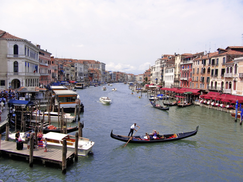 Channel, group of people, transportation, travel destinations, canal, passenger craft, built structure, houses, great channel, mode of transportation, Gondolas
