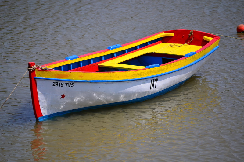 beach, day, rowboat, absence, summer, travel, water, western script, lake, mode of transportation, no people, moored, anchored, 2K, nature, high angle view