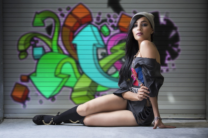 beauty, graffiti, portrait, art and craft, leisure activity, full length, hair, one person, 1080P, black hair, dyed hair, young women, real people, long hair