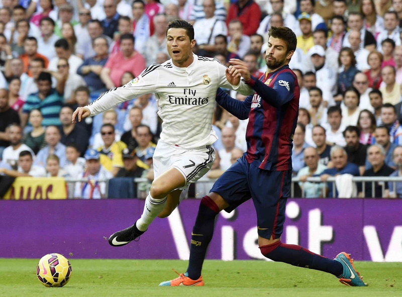 full length, ball, effort, athlete, competition, running, Real madrid vs barcelona, group of people, soccer, 2K, stadium, motion, Gerard pique, Cristiano ronaldo