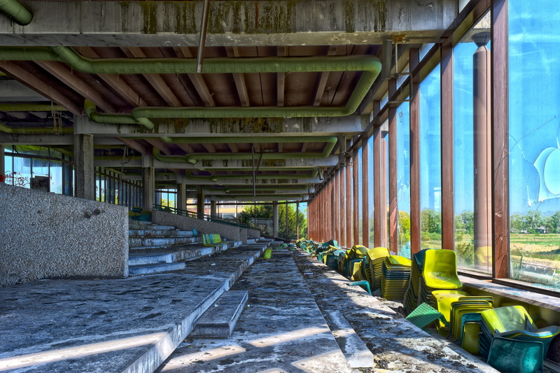 in a row, dilapidated, connection, decay, architecture, 5K, window, seat, obsolete, shabby, broken, sunlight, the way forward, day, architectural column