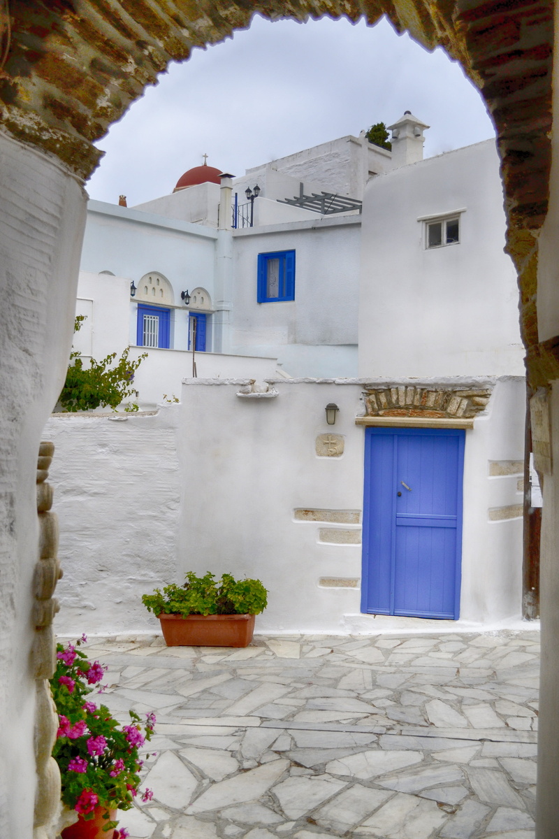 dor, residential district, no people, day, picturesque, alley, flowering plant, town, scenery, potted plant, house, church, blue, outdoor, traditional