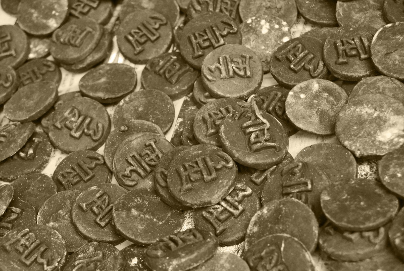 human representation, ancient, antique, close-up, western script, finance, large group of objects, indian, business, metal, coins, no people, 4K, representation