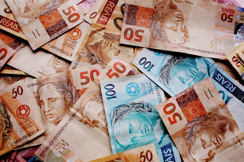 five real, indoors, variation, ballots, 100 real, wealth, real brazil, real, photo of money, male likeness, business, paper currency, 5K, banknotes, income