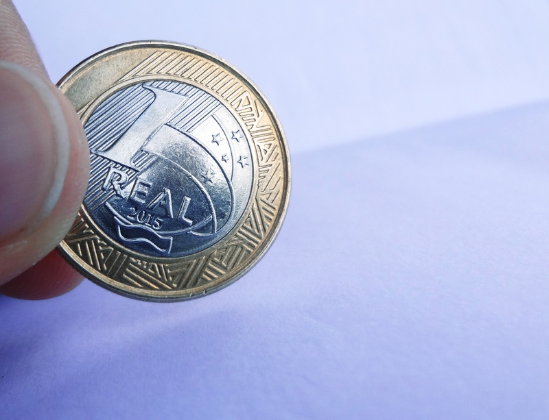 wealth, human hand, human body part, currency, copy space, single object, real, close-up, coin, silver colored, holding, dollar sign, finger, paper currency