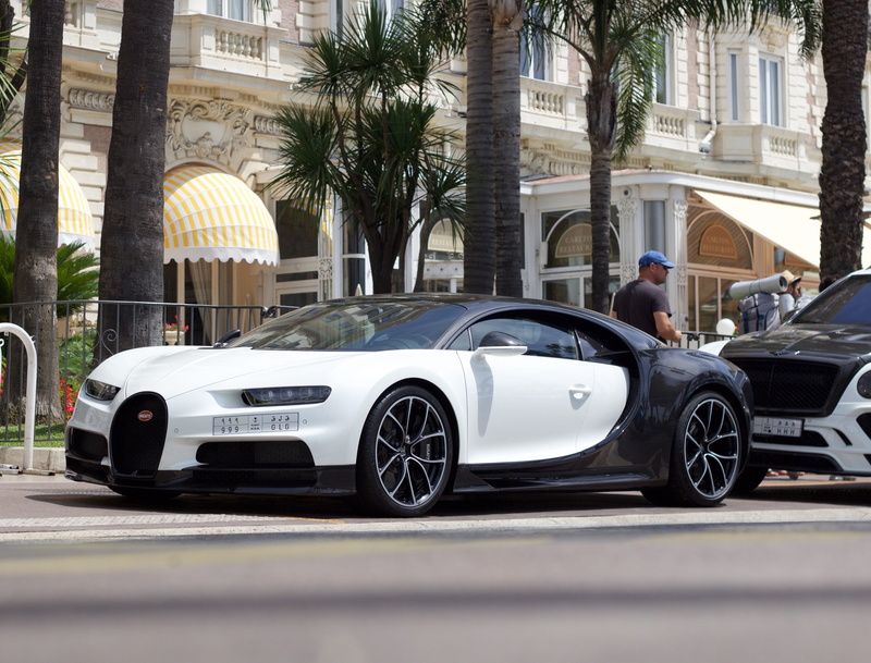 4K, wealth, vintage car, locality, motor vehicle, tree, luxury, building, day, land vehicle, car, men, transportation, built structure, bugatti chiron