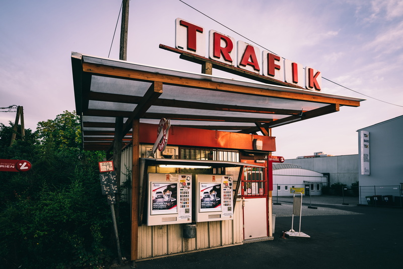 tabaco, trafik, information, no people, capital letter, building exterior, commercial sign, summer, cigarettes, street, built structure, day, text, 5K