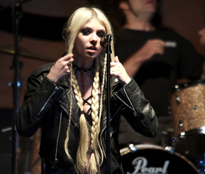 taylor, 1080P, reckless, blonde, pretty, hard, actress, pop, rock, momsen, babe, alternative, sexy, model, singer