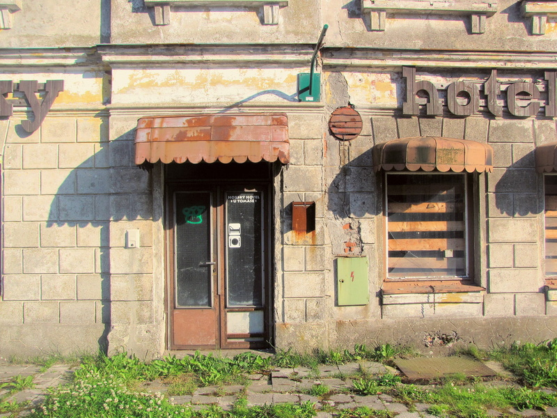 facade, building exterior, Hotel, no people, architecture, built structure, Expired, brick wall, 2K, abandoned, shade, destination, closed, rust-rust