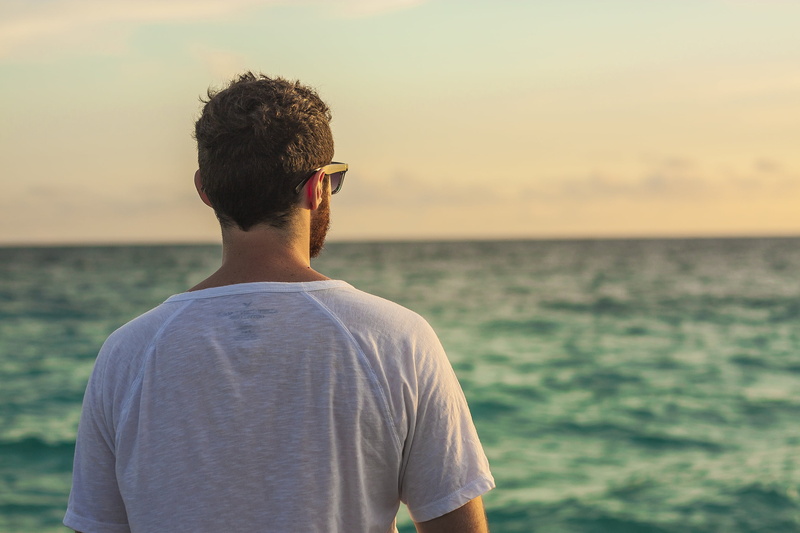 focus on foreground, 2K, casual clothing, crew, daytime, men, ocean, lifestyle, calm, only men, people, nature, lifestyles, adult, outdoor, one person