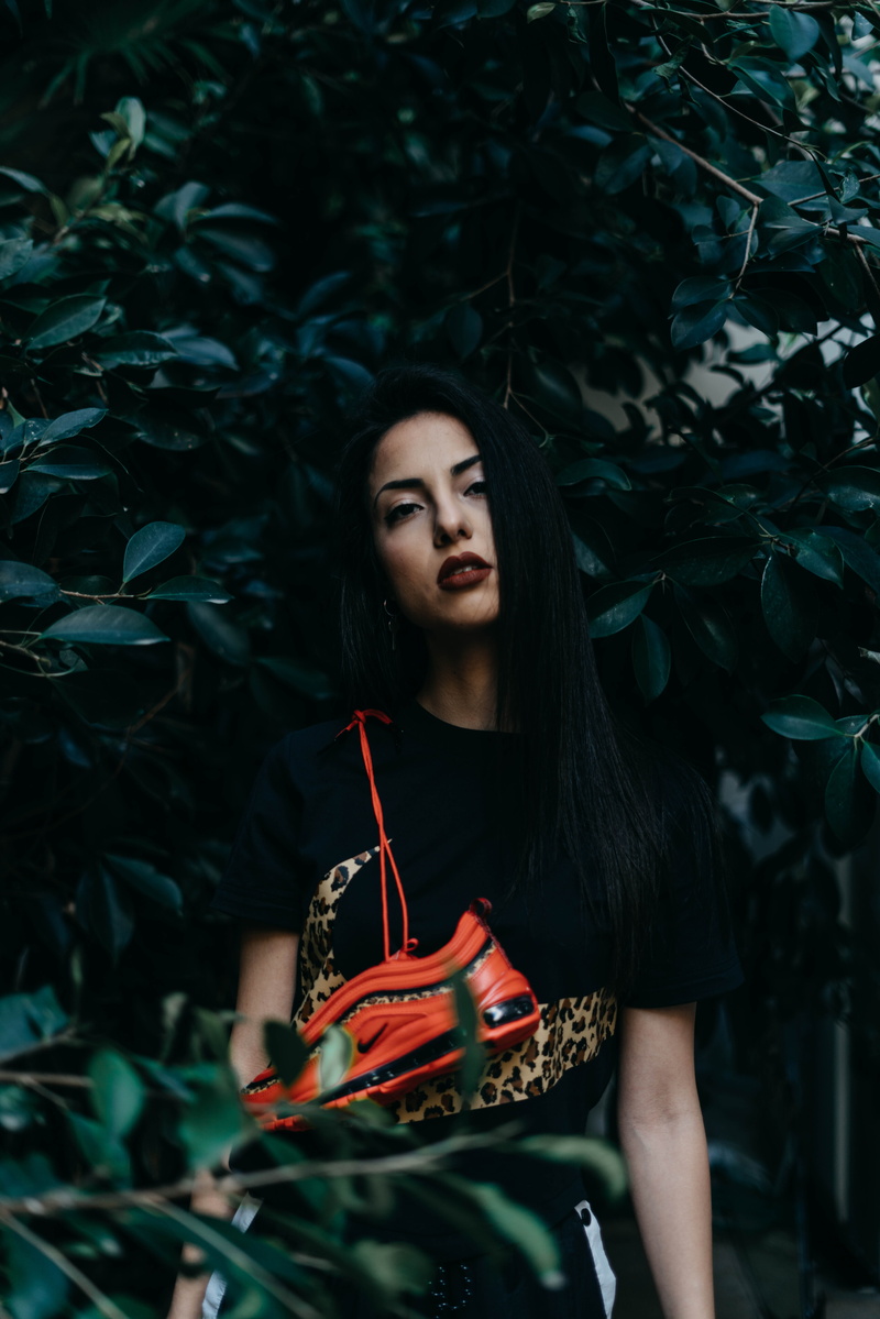 chain saw, hairstyle, woman, green, female, retro23, people, real people, plant, apparel, young adult, accessory, purse, lifestyles, skin, one person, tool