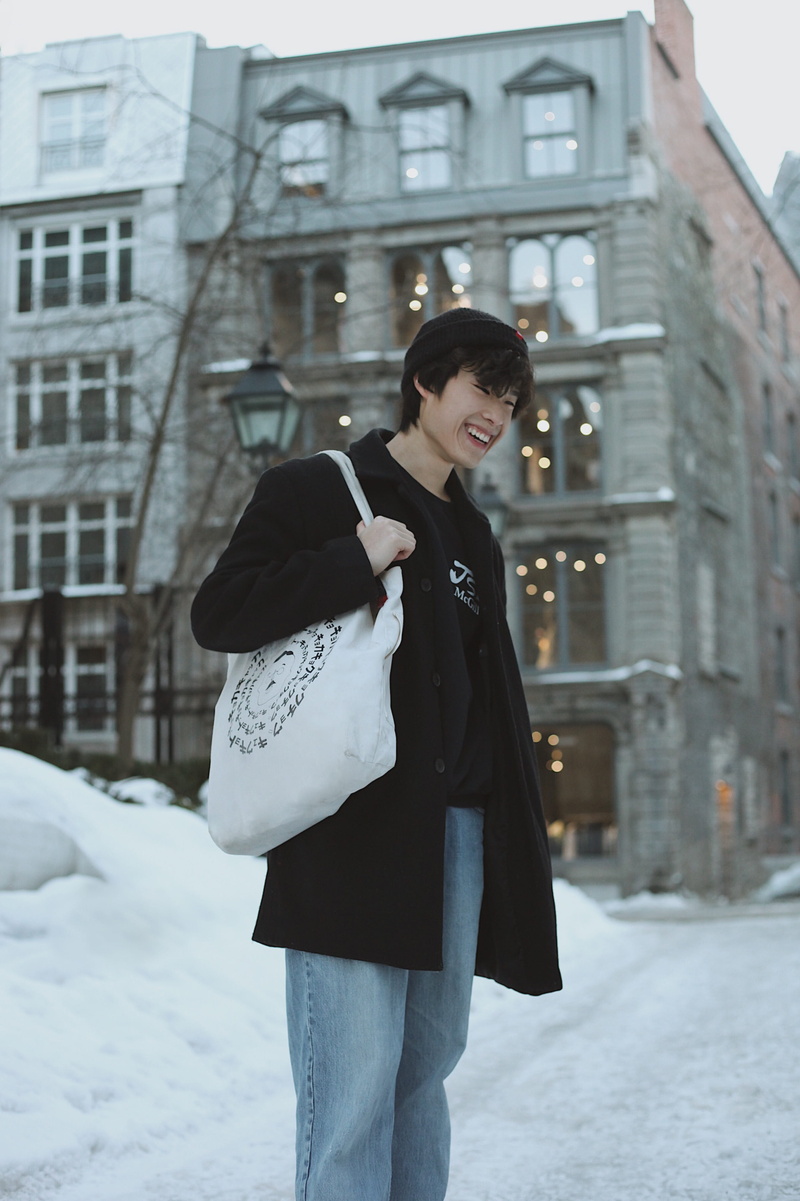 building exterior, built structure, real people, three quarter length, city, beanie, human, leisure activity, bag, warm clothing, women, long sleeve, asian