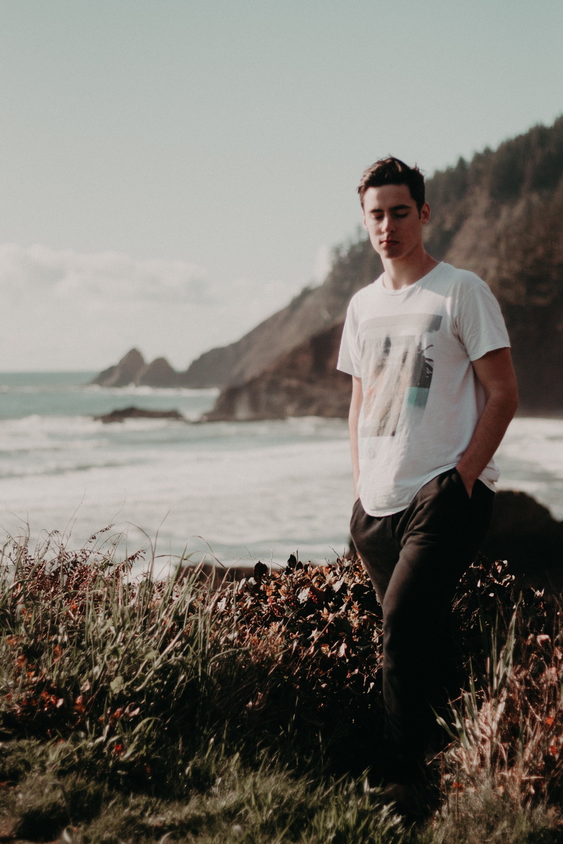 day, one person, leisure activity, casual clothing, leisure, young men, sky, vacation, relaxation, person, 5K, travel, water, waves, glasses, public domain images