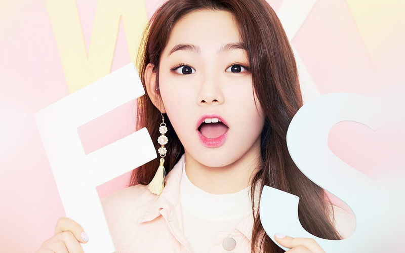girl, headshot, one person, pink, beautiful woman, looking at camera, cute, 4K, long hair, studio shot, beauty, ioi, hairstyle, brown hair, lipstick, indoors
