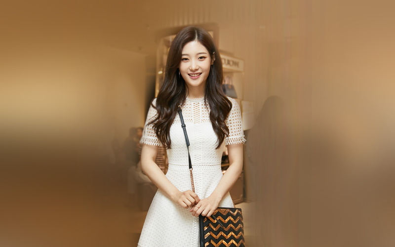 kpop, portrait, cute, looking at camera, happiness, ioi, smiling, beauty, young women, three quarter length, fashion, young adult, emotion, beautiful woman