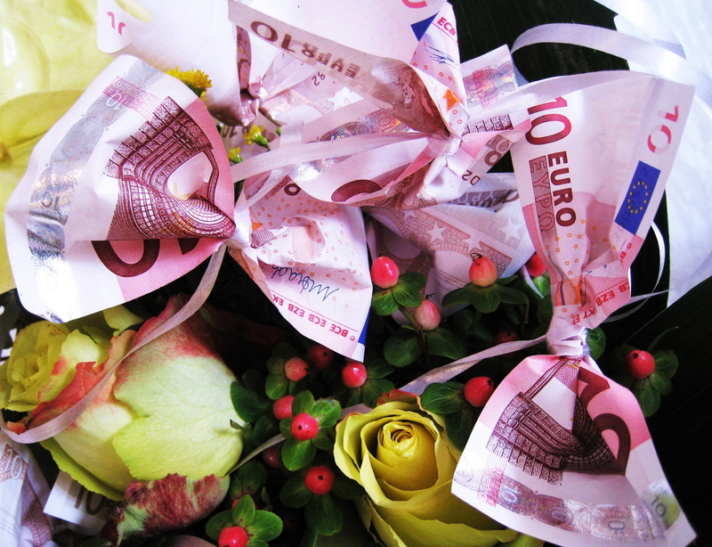 business, ribbon, close up, high angle view, food and drink, birthday bouquet, bouquet, old 10 - euro tickets, no people, bouquet of roses, ribbon - sewing item