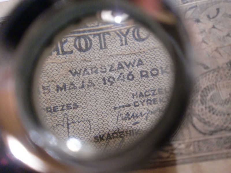 close-up, communication, western script, no people, magnification, circle, still life, shape, magnifying glass, indoors, high angle view, bolesławiec, single object