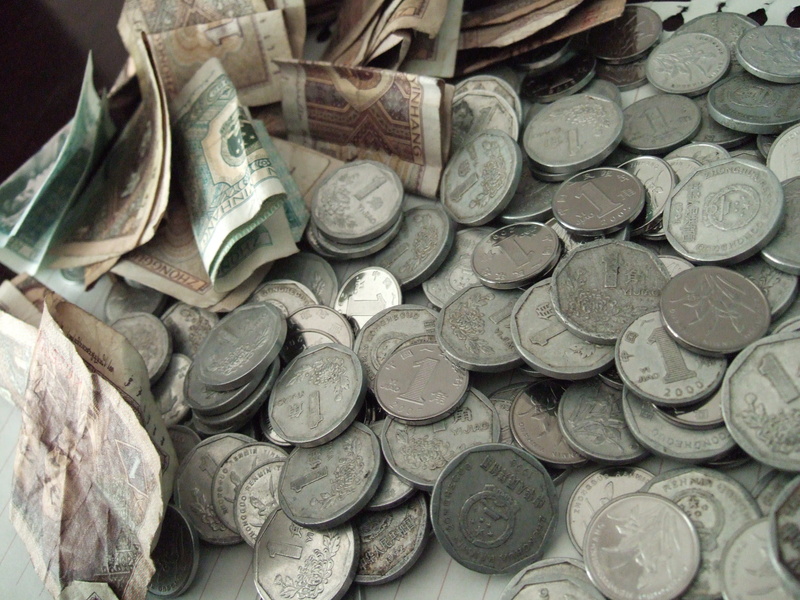 male likeness, wealth, large group of objects, business, abundance, close-up, don, currency, history, choice, no people, indoors, stack, representation