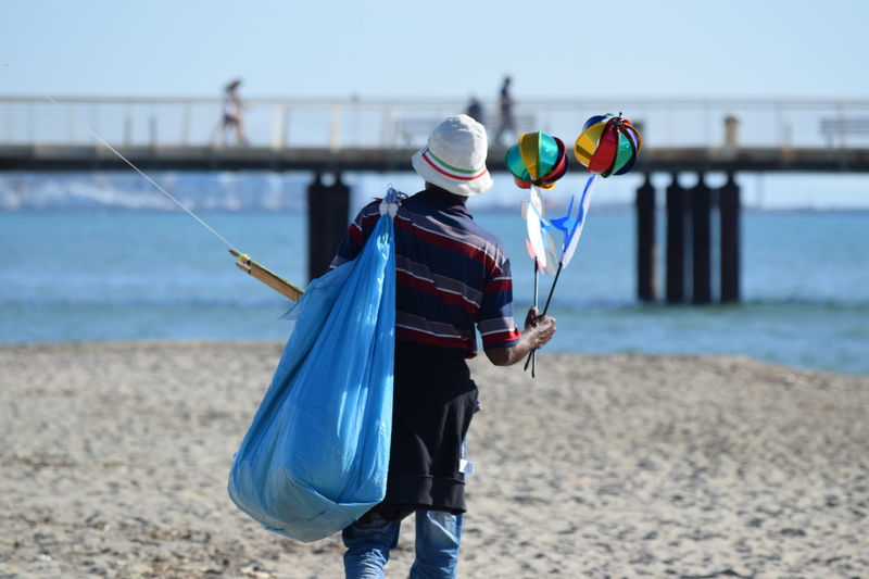 5K, land, peddler, one person, sea, day, outdoors, men, blue, water, lifestyles, holding, migrant, carrying, sport, seller, leisure activity, nature, sand