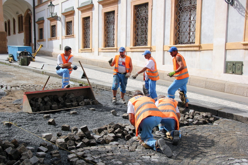 renovation, working, coworker, medium group of people, road, outdoors, rust, repair, end, day, group of people, cobblestone, real people, safety, construction site