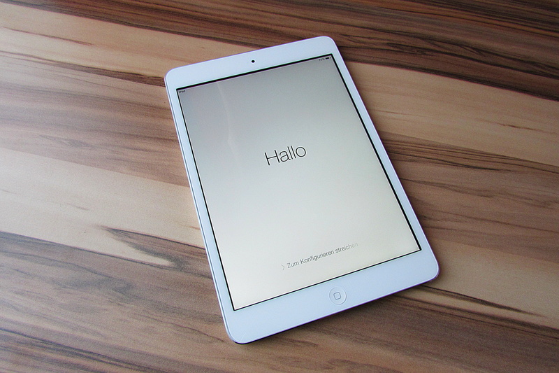 ereader, still life, computer, education, brown, apple, ebook, single object, wireless technology, digital Tablet, 4K, white, table, no people, high angle view