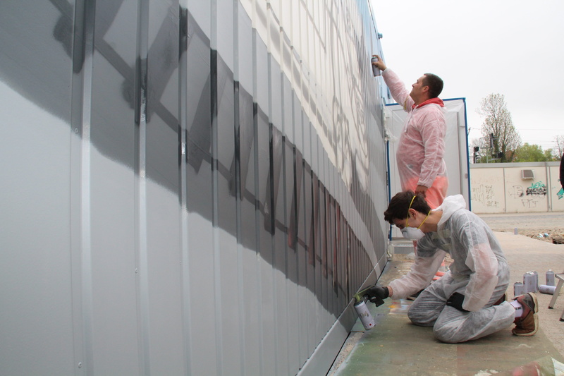 young adult, trainees, outdoors, leipzig, adult, two people, built structure, Teaching, full length, graffiti, facility, Db Netz, working, sitting, db