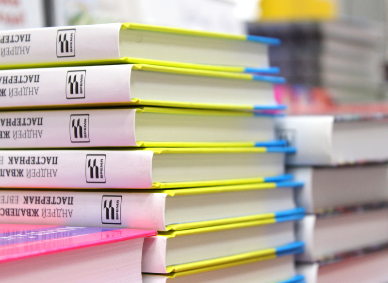 large group of objects, choice, business, container, library, classic, pile, books, 4K, text, showcase, arrangement, bestseller, novelties, order, paper