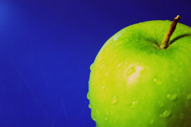 healthy eating, single object, studio shot, indoors, ripe, blue, cut out, copy space, 2K, freshness, blue background, no people, food and drink, apples