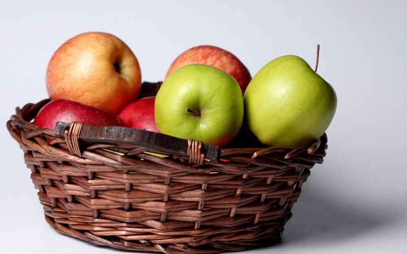 food, snack, healthy eating, 720P, red, green color, basket, green, apples, studio shot, apple, indoors, container, fruit, wellbeing, wicker, still life