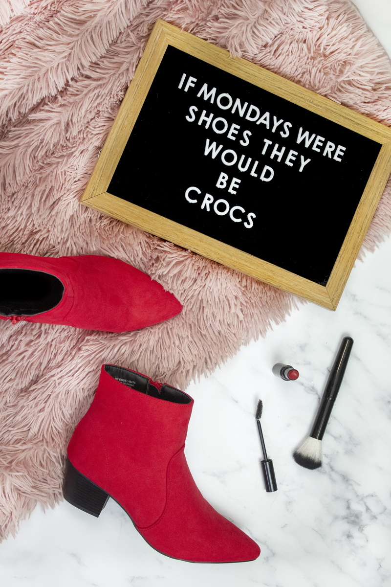 lifestyle, snow, besides, close-up, blog, western script, s, red, boots, flat lay, fashion, mascara, wooden, board, indoors, girlboss, text, art and craft